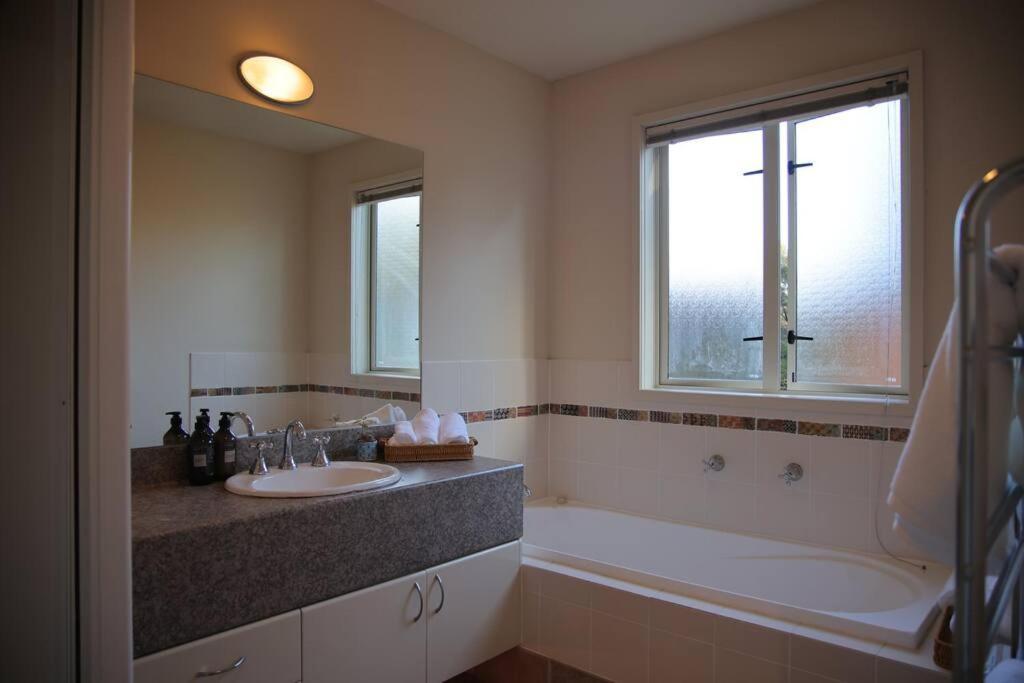 Modern Lifestyle Retreat With Stunning City View Окленд Экстерьер фото
