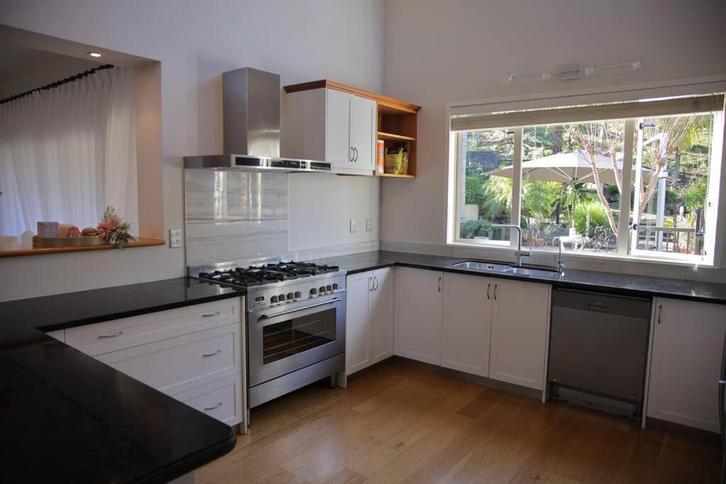 Modern Lifestyle Retreat With Stunning City View Окленд Экстерьер фото